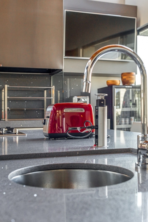 Encimera & Isla de Cocina en Cuarzo Gris Estelar | Trabajos realizados